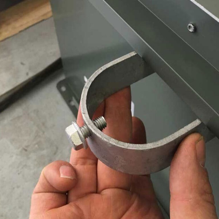 enkelkklammer för vägmärke