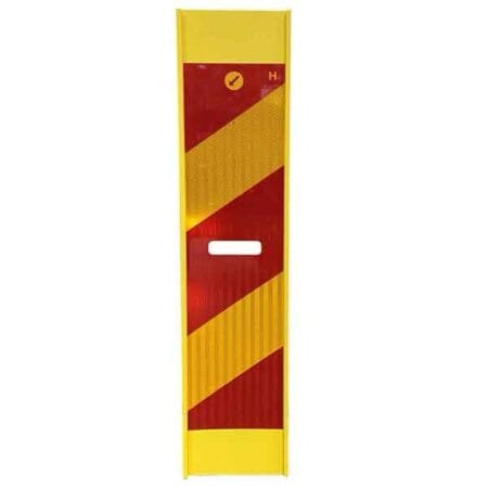 Sidomarkeringsskärm i gult och rött med högreflekterande diagonala reflexfält för tydlig trafikavstängning