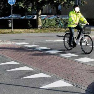 hajtand väjningsplikt cykelöverfart väjningslinje