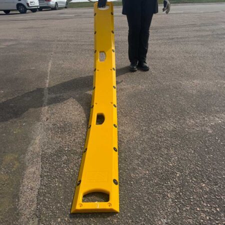 Farthinder Vakna utplacerat vid bostadsområde för att sänka farten och öka tryggheten för barn och boende