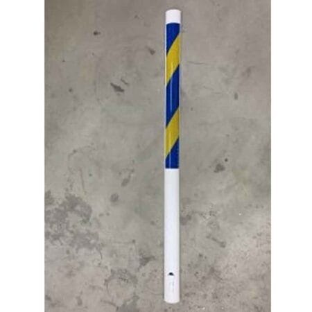 Enkel uppsättning av X3 reflexstolpe för året runt-bruk – tydliga steg för montering i grusväg.