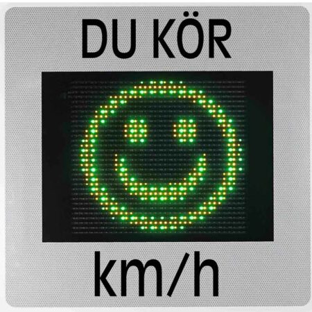 GR36 hastighetsdisplay med grön smiley som uppmuntrar trafikanter att hålla rätt hastighet